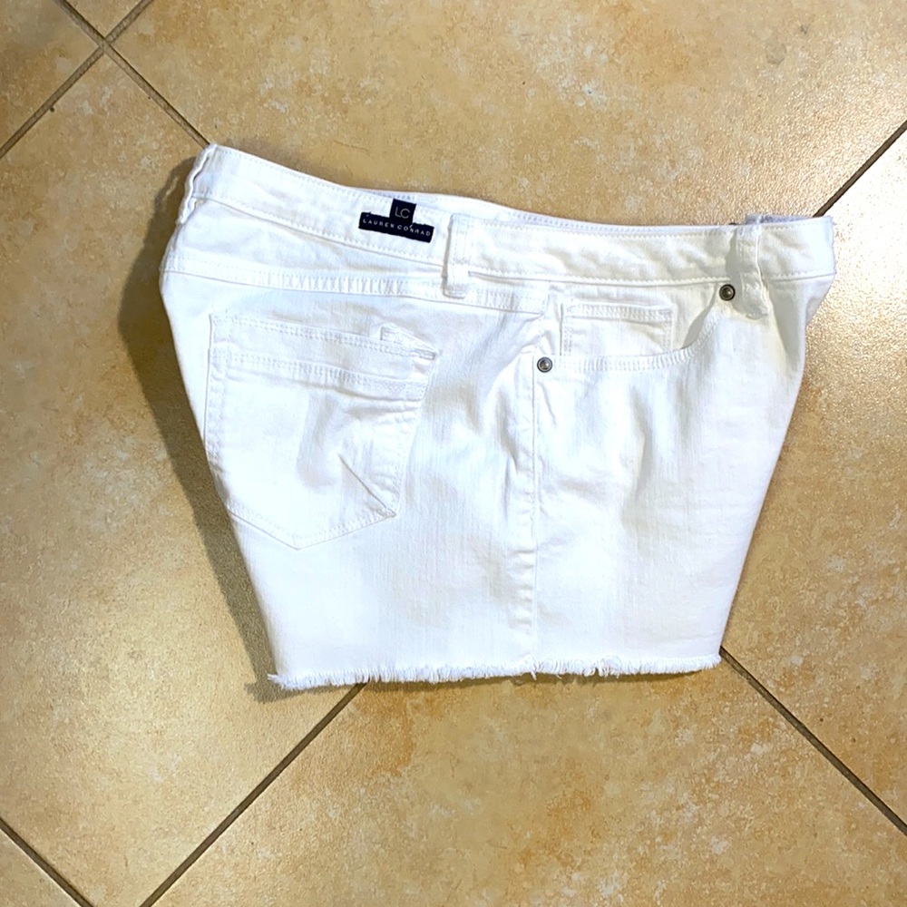 Lauren Conrad white shorts size 12 - Picture 6 of 6